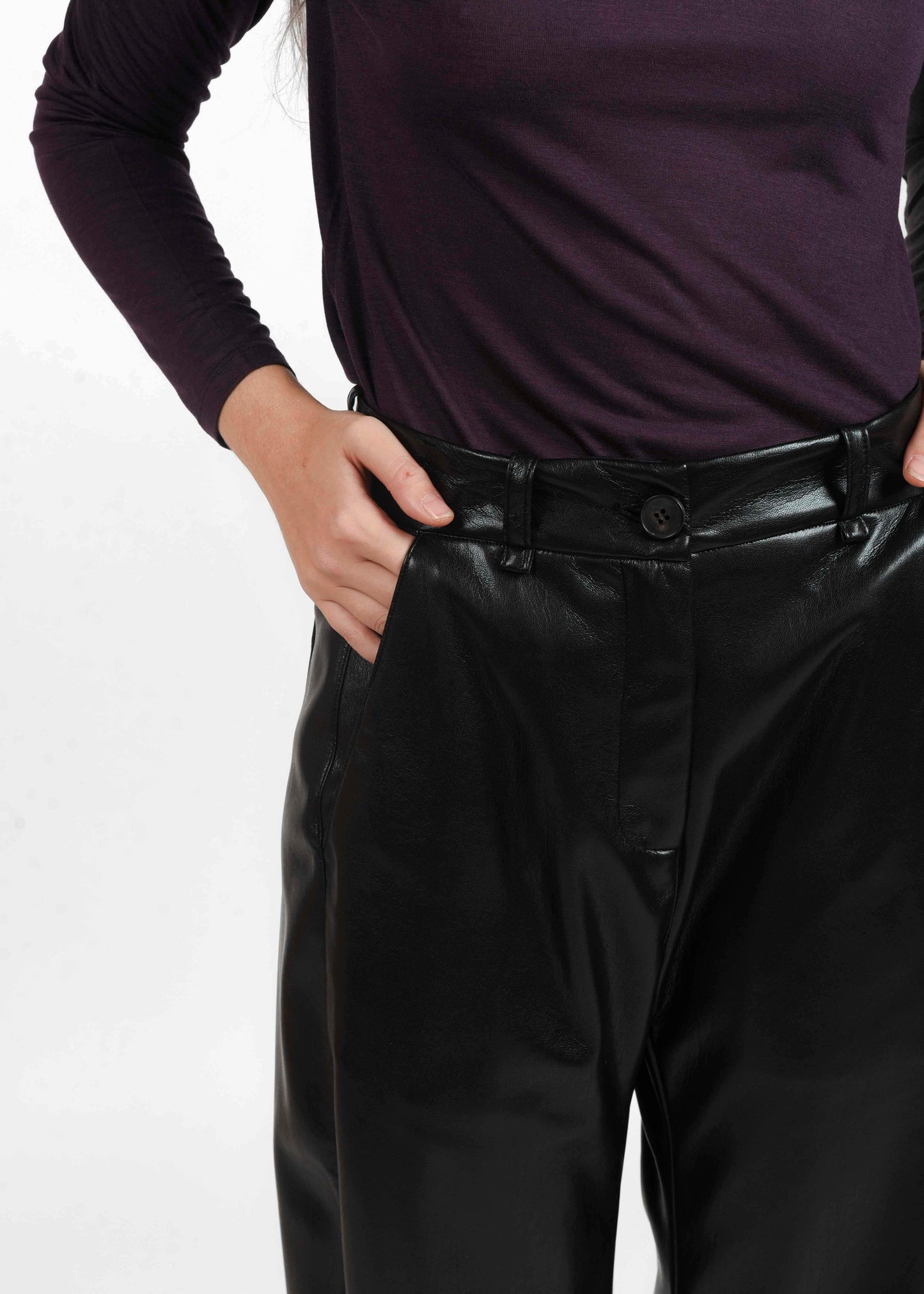 Carrot-Fit Faux Leather Pants - Black