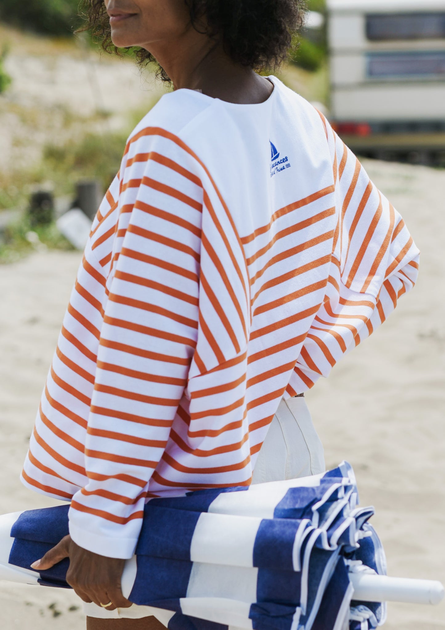 Les Vacances Oversized Sweatshirt - White/Orange